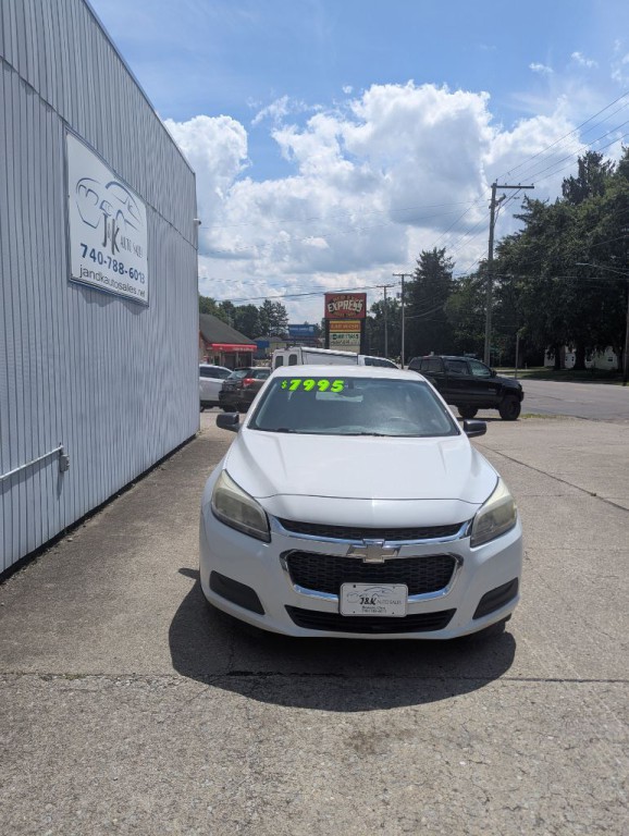 2015 Chevrolet Malibu Image 2