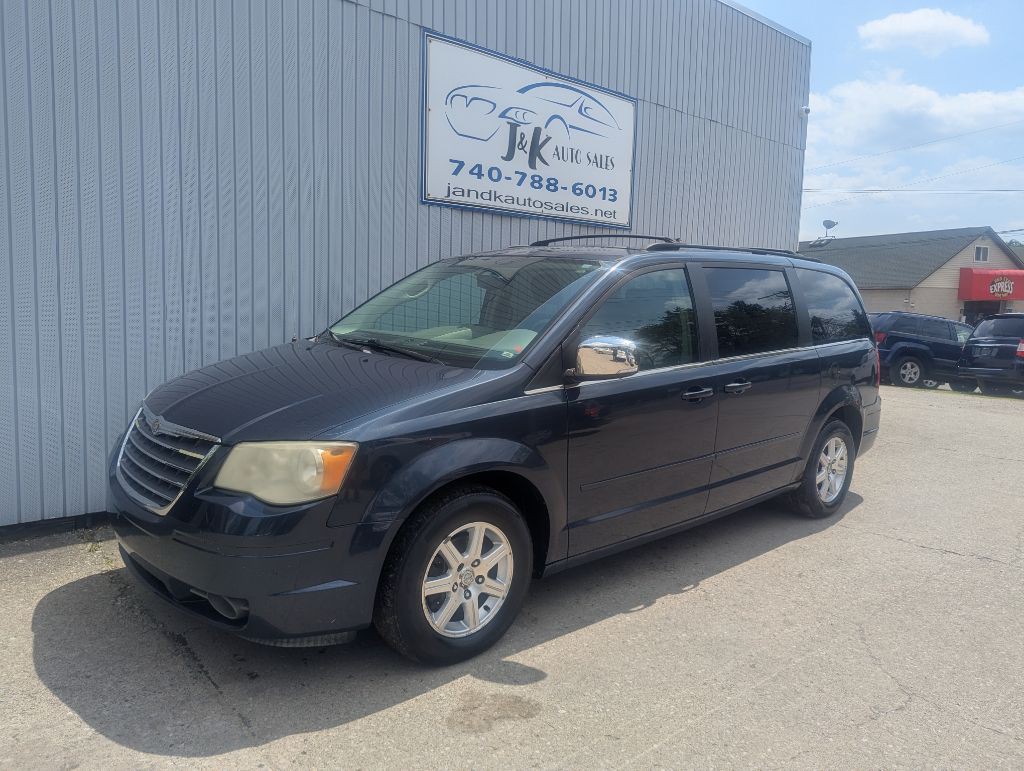 2008 Chrysler Town & Country Image 1
