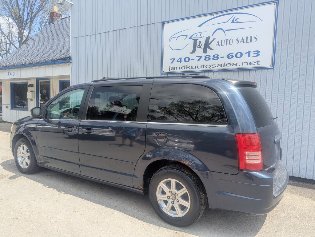 2008 Chrysler Town & Country Image 3