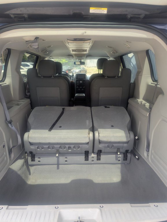 2008 Chrysler Town & Country Image 6