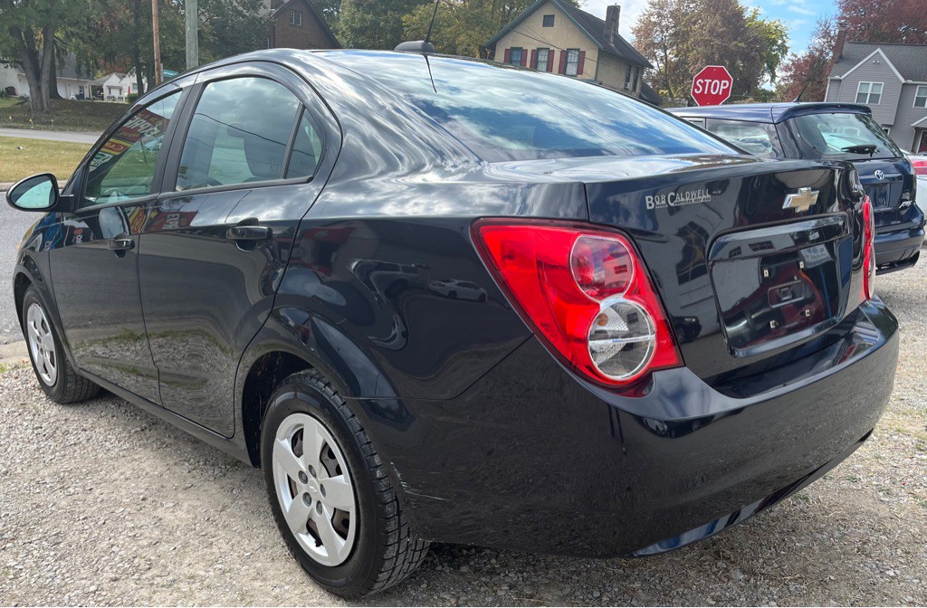 2015 Chevrolet Sonic Image 2