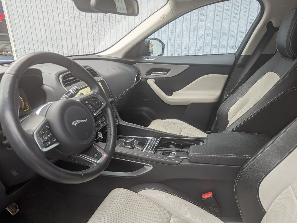 2018 Jaguar F-PACE Image 2