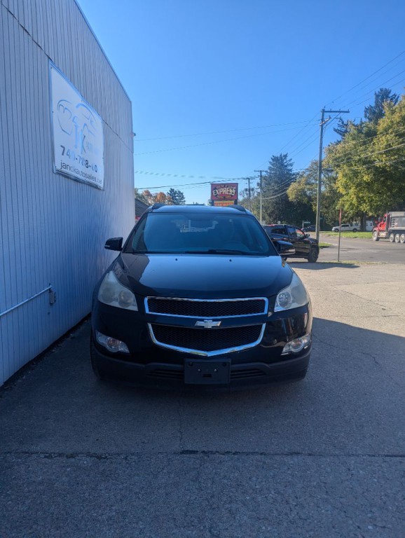 2011 Chevrolet Traverse Image 2
