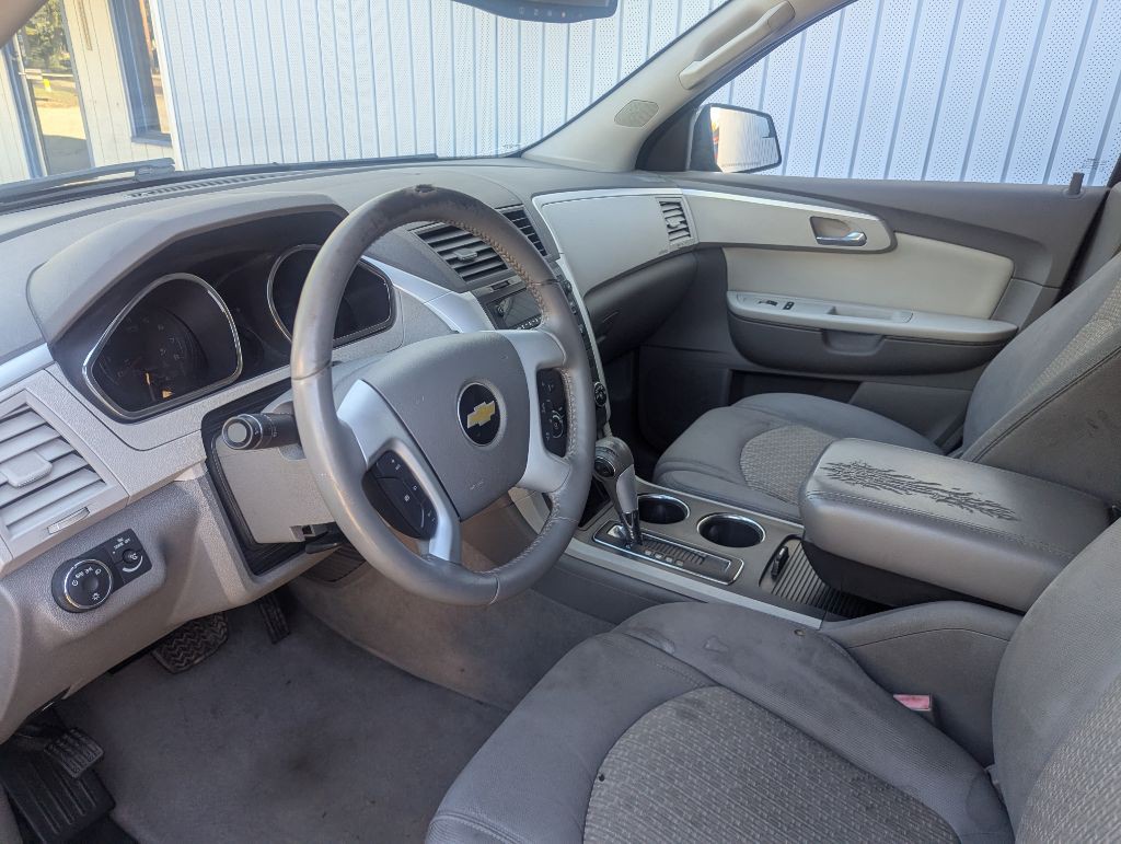 2011 Chevrolet Traverse Image 3