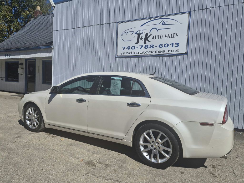 2010 Chevrolet Malibu Image 2