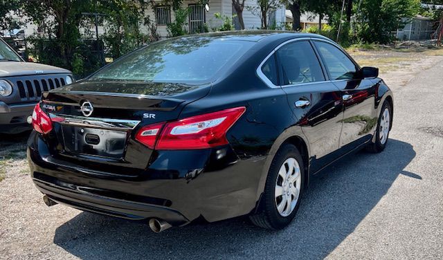 2016 Nissan Altima Image 4