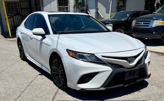 2019 Toyota Camry Image 2
