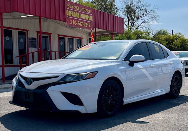 2019 Toyota Camry Image 2