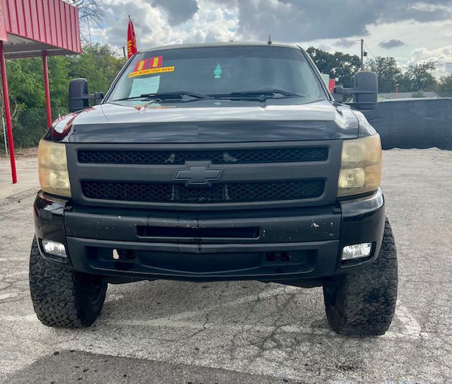2011 Chevrolet Silverado 1500 Image 3