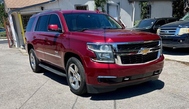 2017 Chevrolet Tahoe Image 2