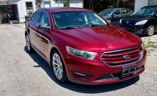 2015 Ford Taurus Image 2