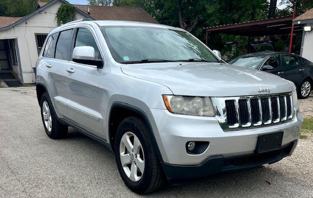 2013 Jeep Grand Cherokee Image 2