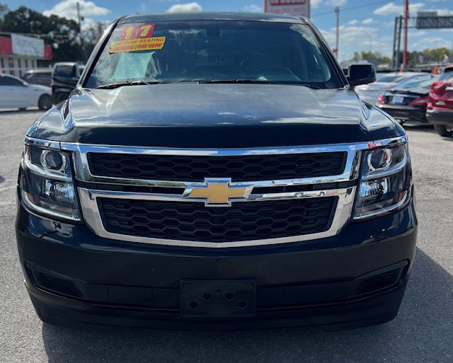 2017 Chevrolet Suburban Image 3