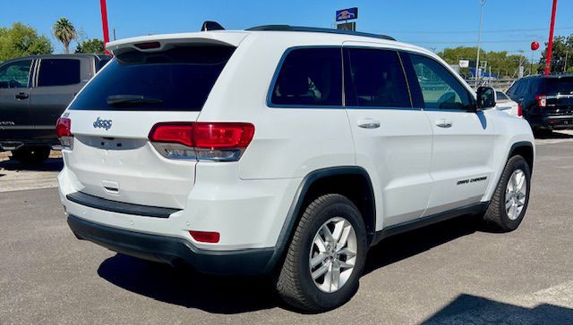 2017 Jeep Grand Cherokee Image 2
