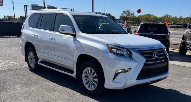 2017 Lexus GX Image 2