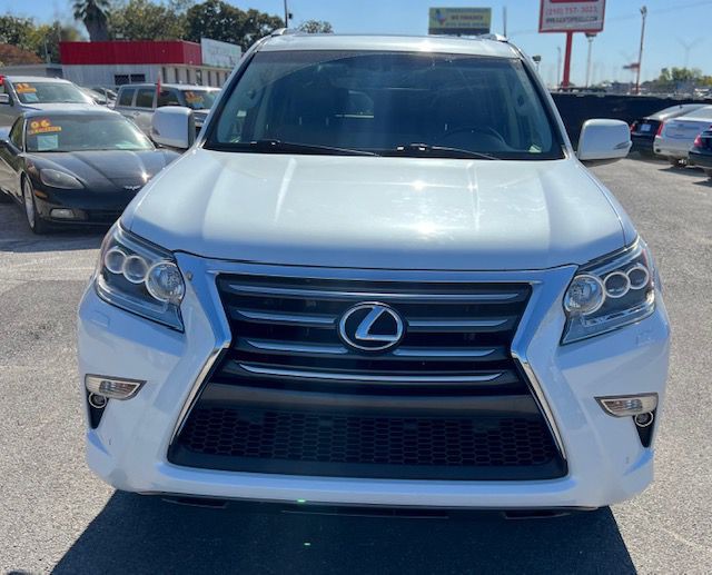 2017 Lexus GX Image 3
