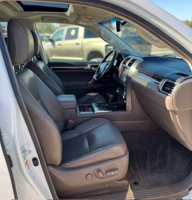 2017 Lexus GX Image 8