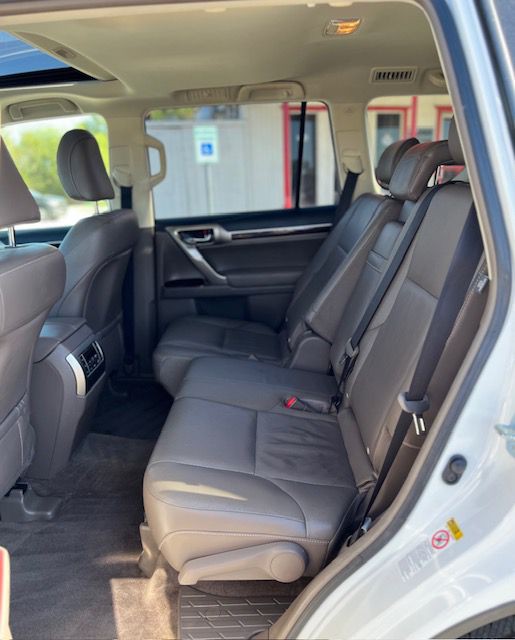 2017 Lexus GX Image 9