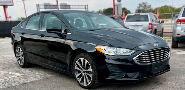 2020 Ford Fusion Image 2