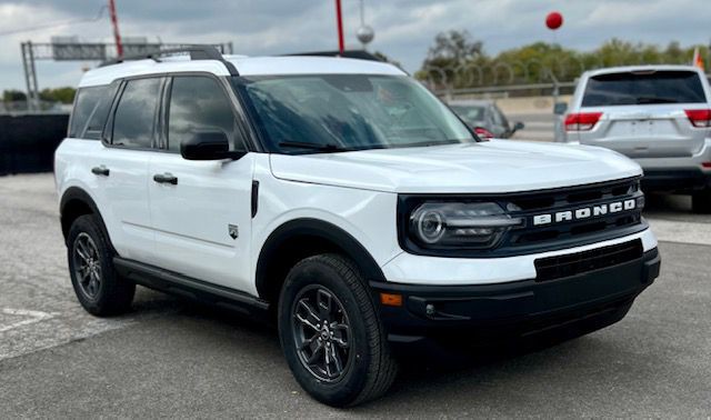 2022 Ford Bronco Image 2