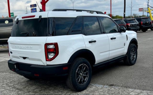 2022 Ford Bronco Image 3