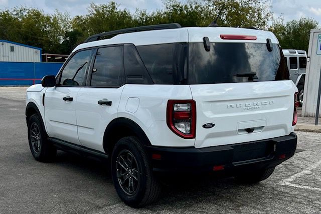 2022 Ford Bronco Image 4