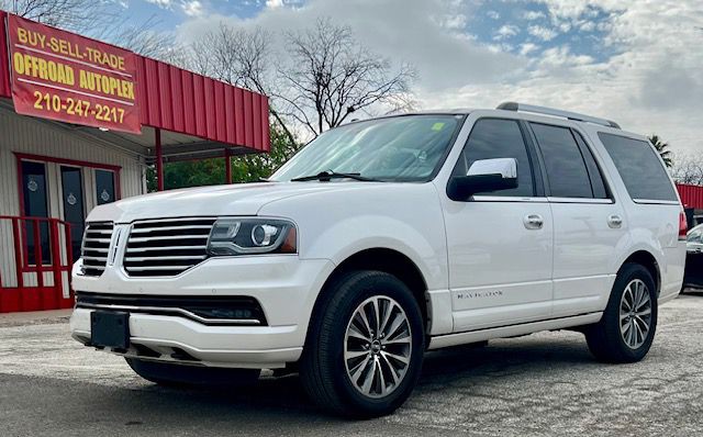 2017 Lincoln Navigator Image 1