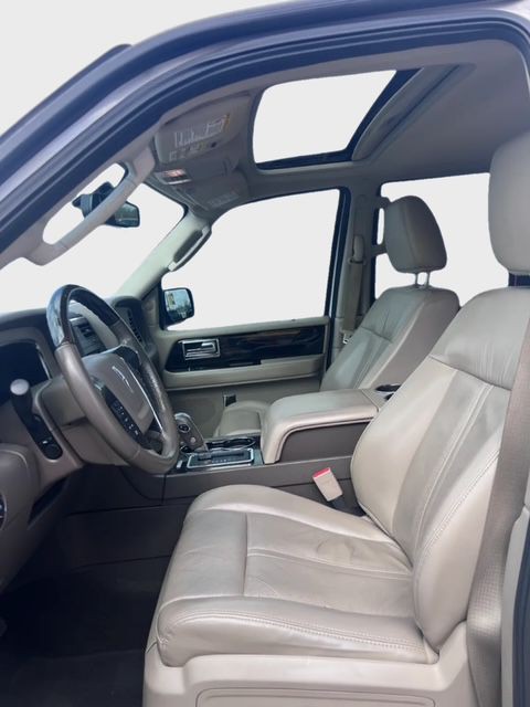 2017 Lincoln Navigator Image 6