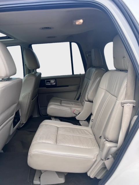 2017 Lincoln Navigator Image 7