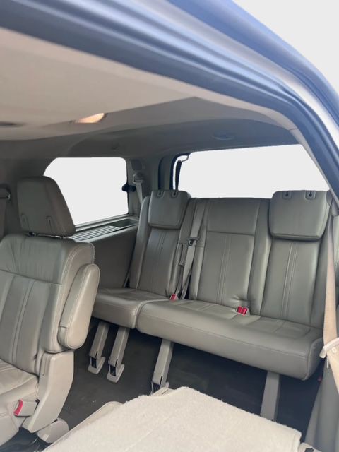 2017 Lincoln Navigator Image 8