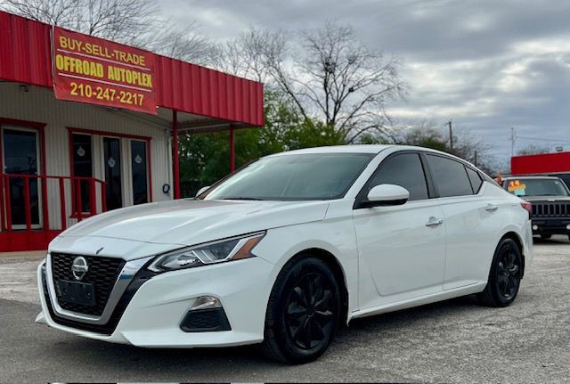 2019 Nissan Altima Image 1