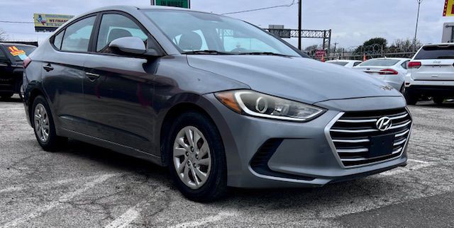 2017 Hyundai Elantra Image 2
