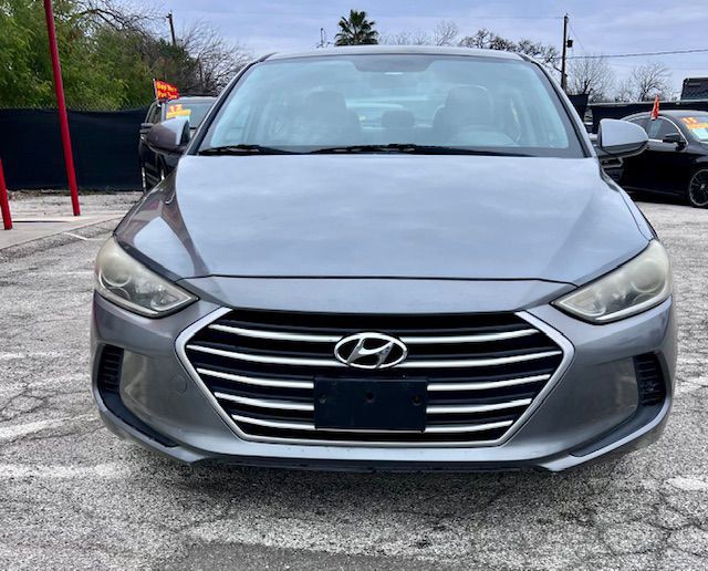 2017 Hyundai Elantra Image 3