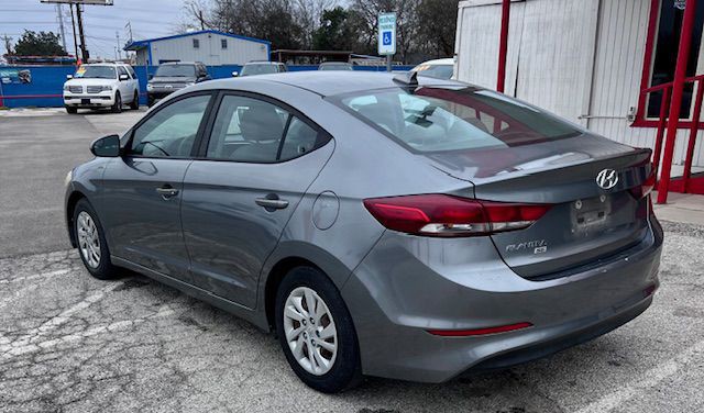 2017 Hyundai Elantra Image 5
