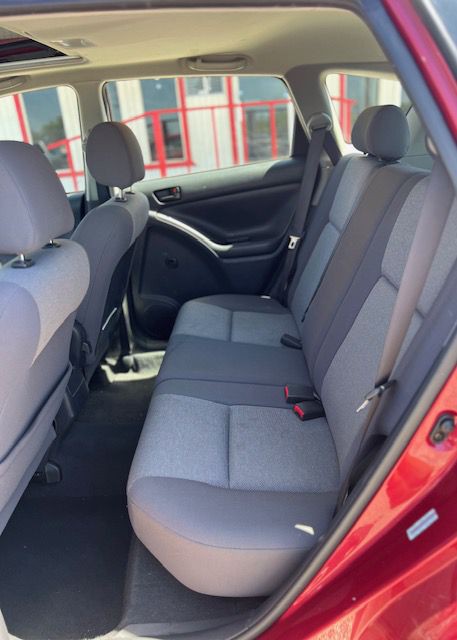 2004 Pontiac Vibe Image 6