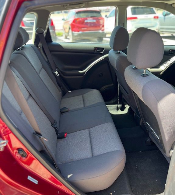 2004 Pontiac Vibe Image 8