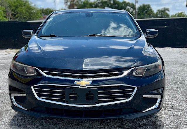 2018 Chevrolet Malibu Image 2
