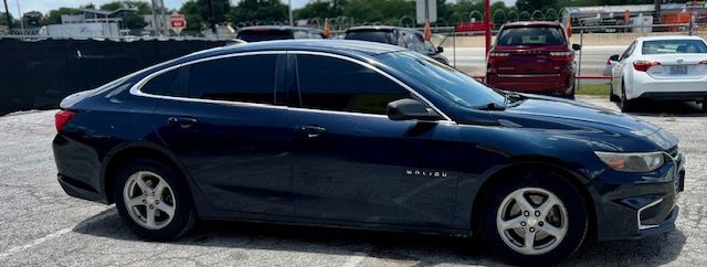 2018 Chevrolet Malibu Image 3