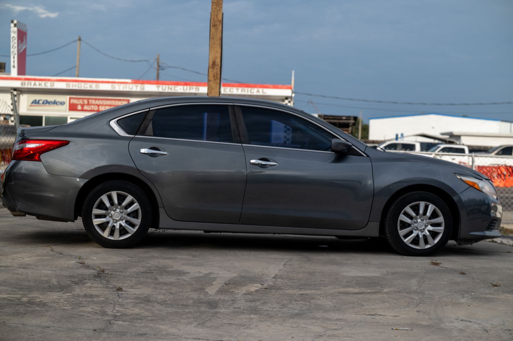 2017 Nissan Altima Image 3