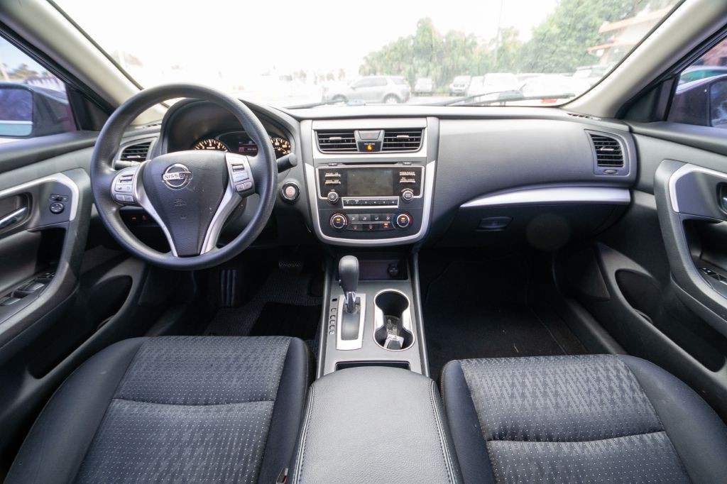 2017 Nissan Altima Image 6