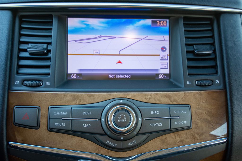 2012 INFINITI QX56 Image 5