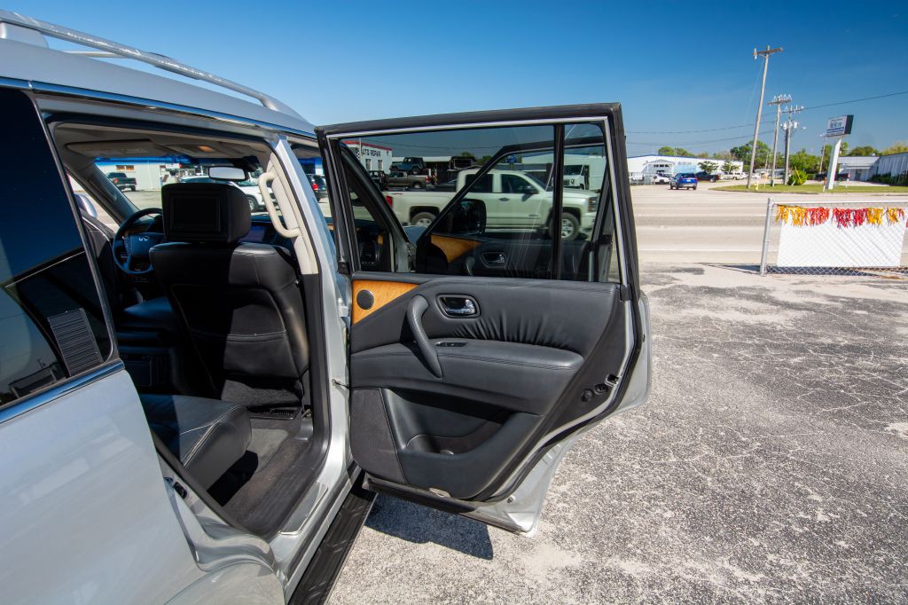 2012 INFINITI QX56 Image 7
