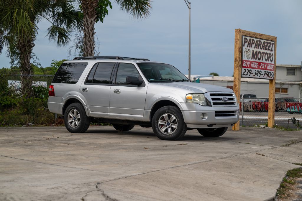 2010 Ford Expedition Image 2
