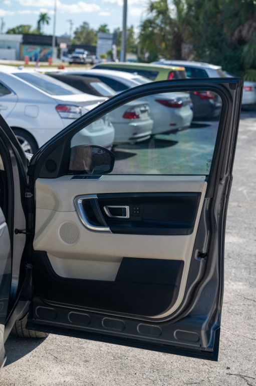 2016 Land Rover Discovery Sport Image 8