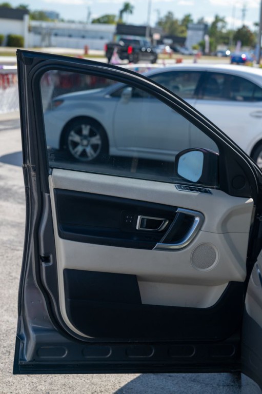 2016 Land Rover Discovery Sport Image 9