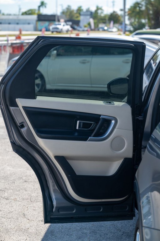 2016 Land Rover Discovery Sport Image 10