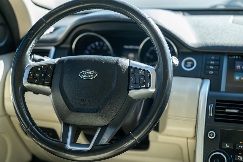 2016 Land Rover Discovery Sport Image 12