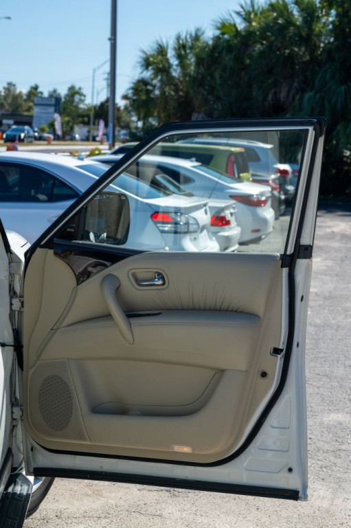 2012 INFINITI QX56 Image 6