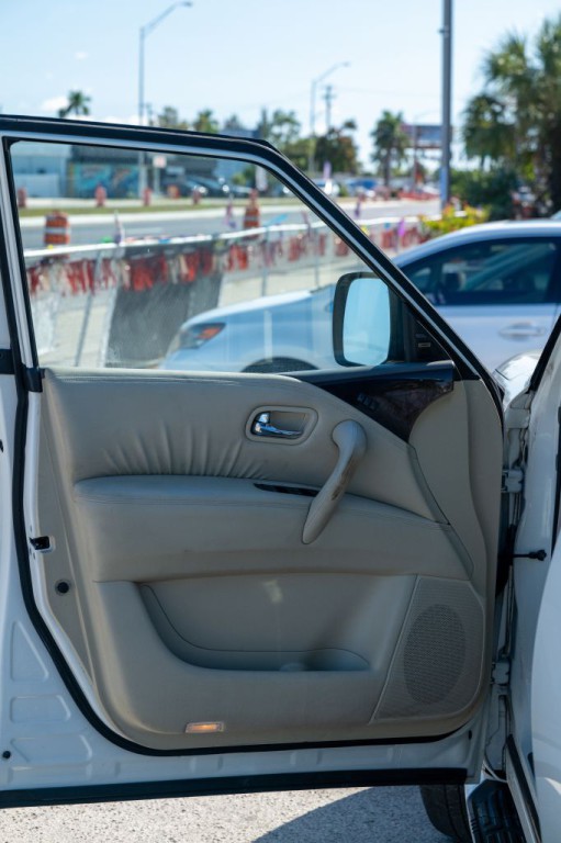 2012 INFINITI QX56 Image 8