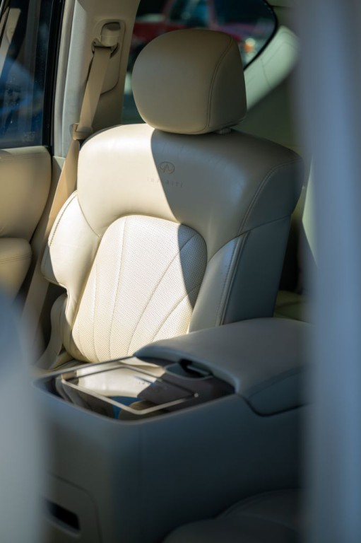 2012 INFINITI QX56 Image 12